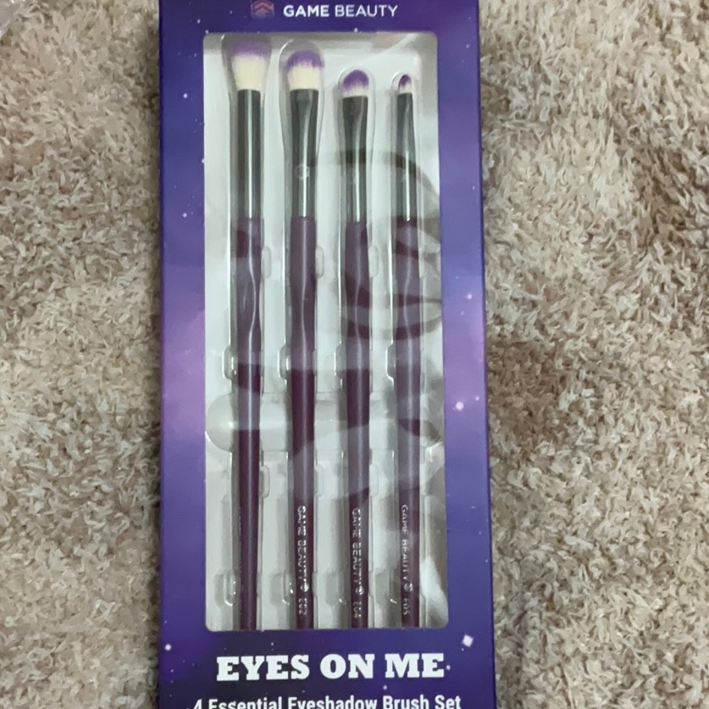 Game beauty eyes on me four essential eyeshadow brush set